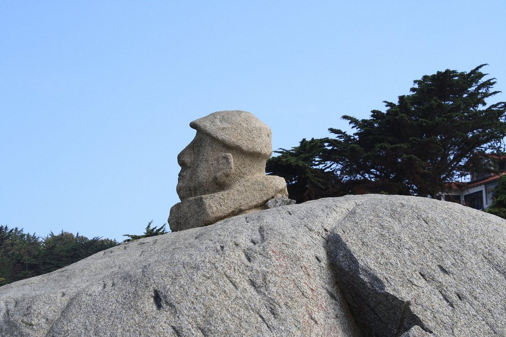 The sculpture of Neruda is placed in his home town Isla Negra © Robert Cutts / Flickr 