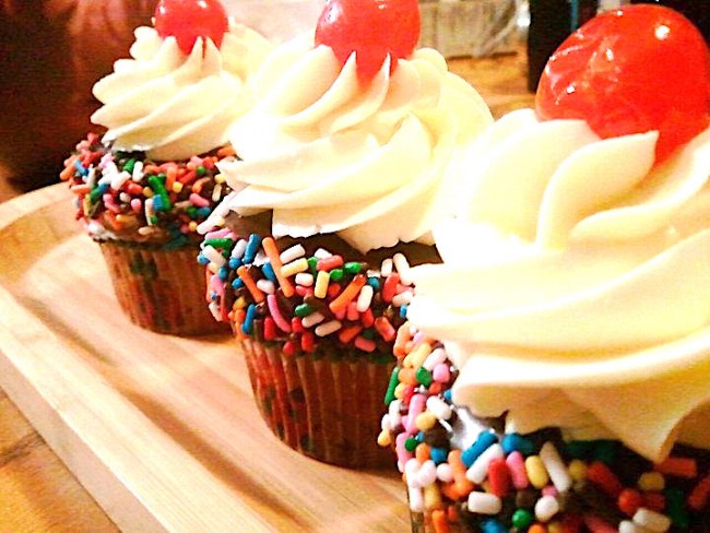 Banana split cupcakes | © tawest64/Flickr