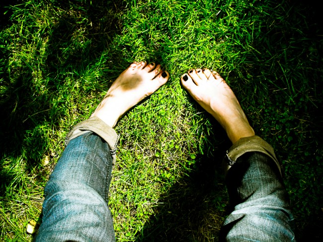 Barefoot in the garden | © LaVladina/Flickr