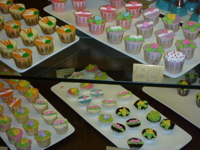 Mini iced cakes, Food Republic, Pavilion Mall | © Mr & Mrs Stickyfingers/Flickr