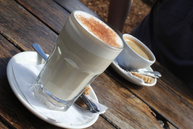 Chai latte & Long Black| © Raelene Gutierrez / Flickr 
