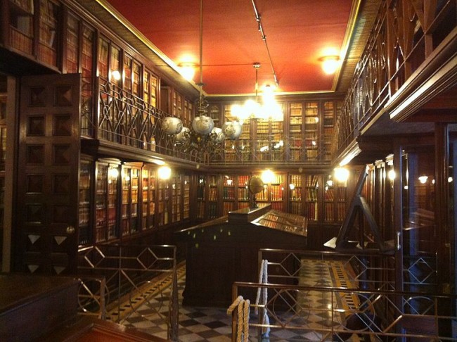 Biblioteca Pública Arús