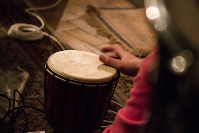 Man playing bongo | © Paolo Sarteschi/Flickr