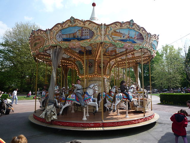 Carousel at Parc des Dondaines | ©Jännick Jérémy/Flickr