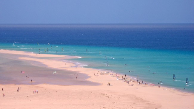 Surfers at Playa de Sotavento | © 16:9clue/Flickr