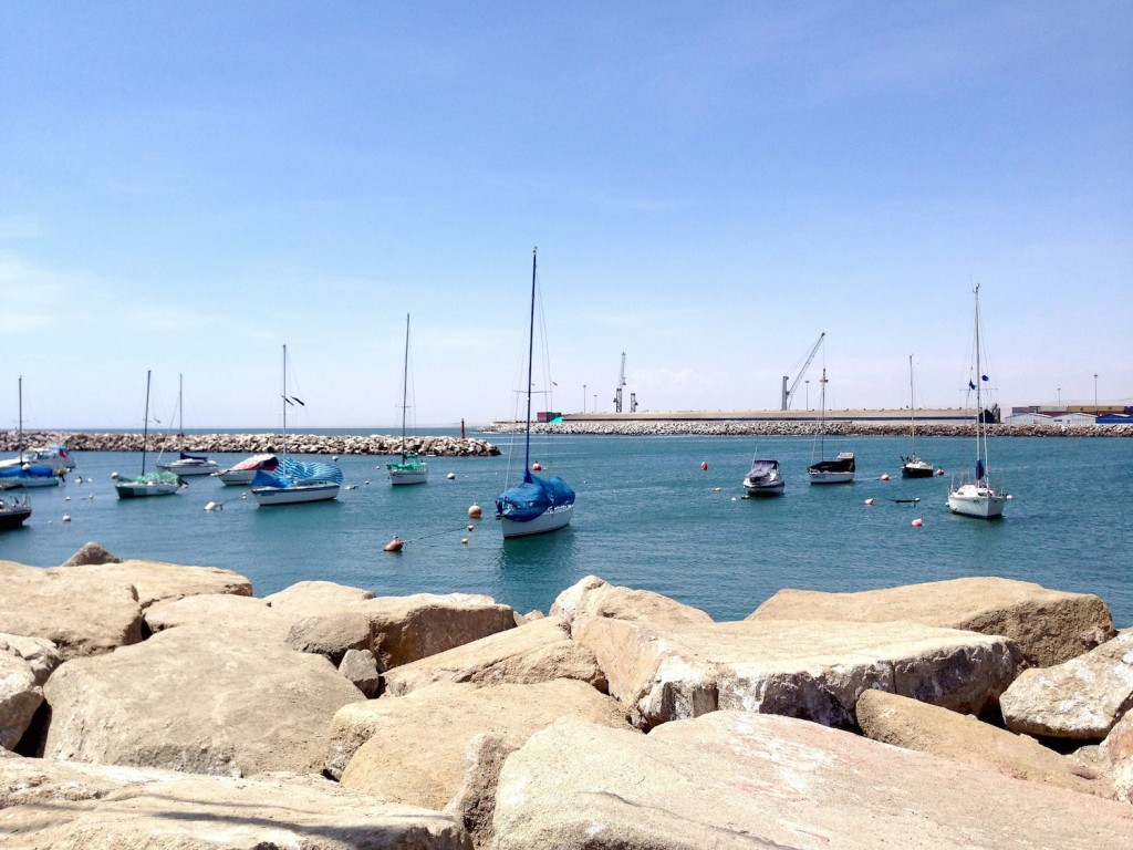 Locals and visitors mill around Arica's center in flip-flops © Nell Haynes / Flickr 