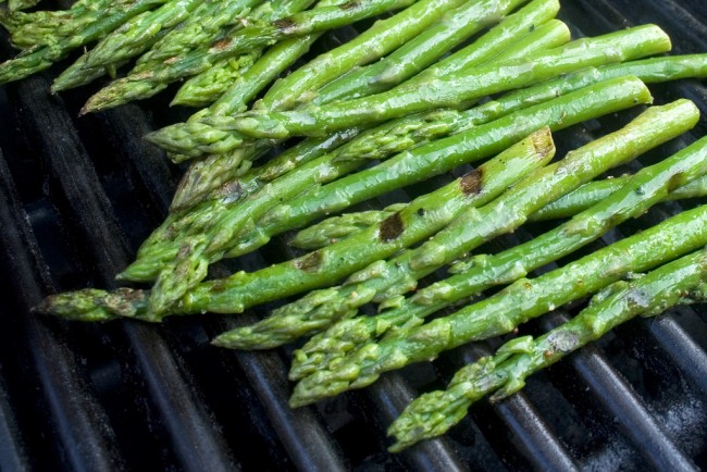 Lightly grilled asparagus | © woodleywonderworks/Flickr