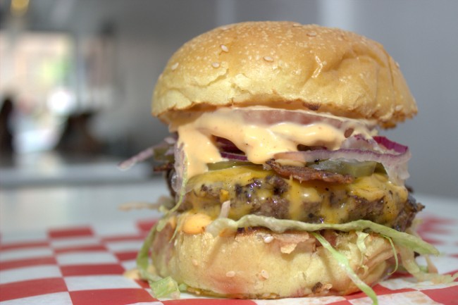 The Deluxe Cheeseburger | Courtesy of P&L