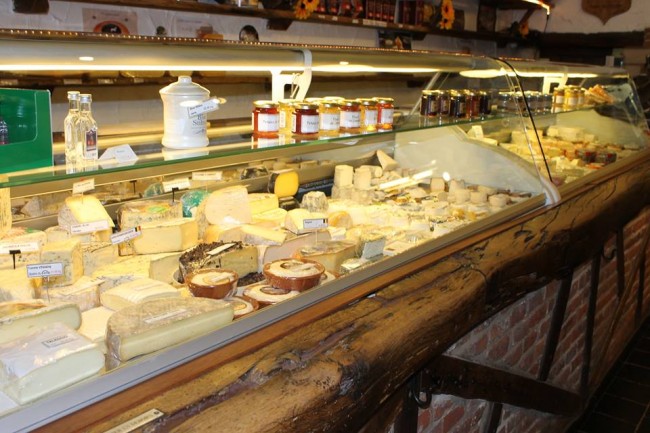 lots of cheese choices | Courtesy of Langhendries