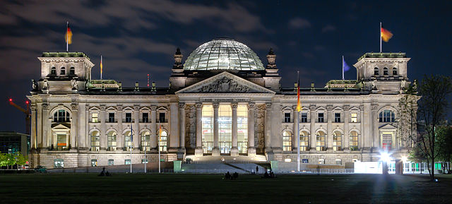  Berlin - Reichstag building at night - 2013 | © Avda / avda-foto.de/WikiCommons