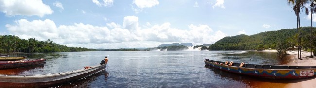 Canaima Lagoon | © Sambristow/WikiCommons