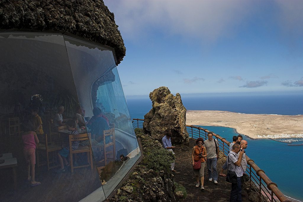 Mirador Del Rio on Lanzarote. La Graciosa can be seen in the background | © afrank99/WikiCommons