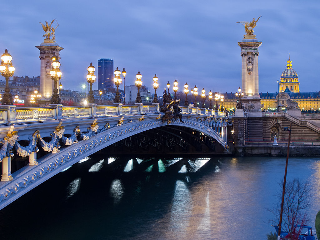 19 Images Of The Most Beautiful Bridges In Paris