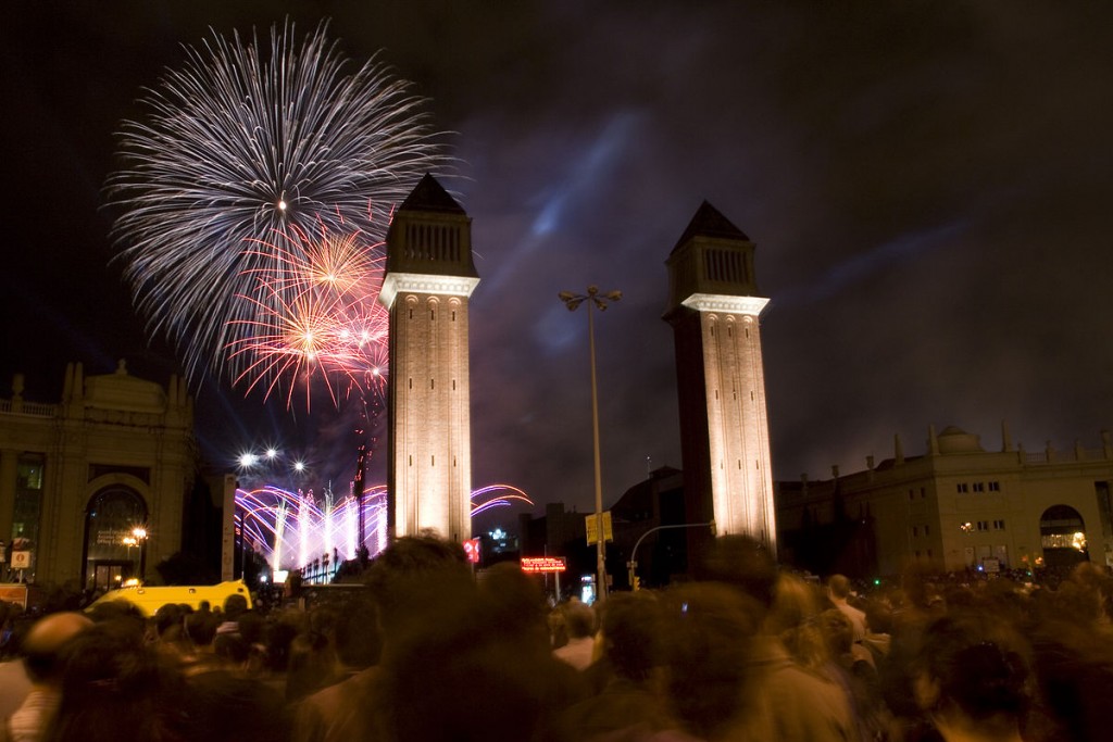 Fireworks near La Plaça d'Espanya | © Feradz / WikiCommons