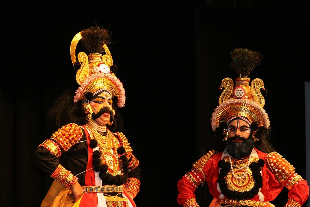 HasthaKalalu Handmade Idol Showing Indias Kathakali Dance Form with All Parts Moving