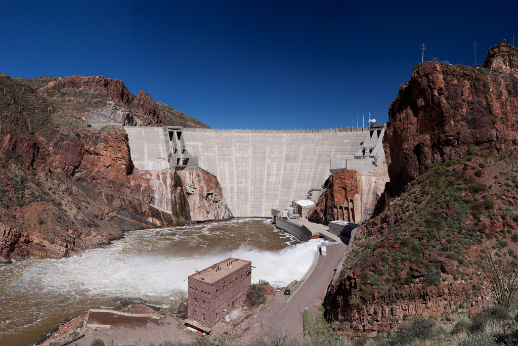 Roosevelt Dam Water Release | © Alan Stark/Flickr