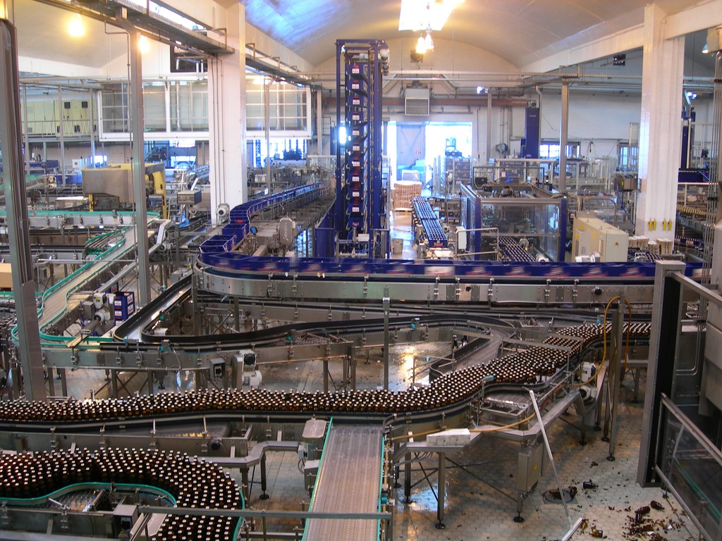 The Duvel assembly line, testament to the success of the Duvel Moorgat family brewery | © Jim/Flickr