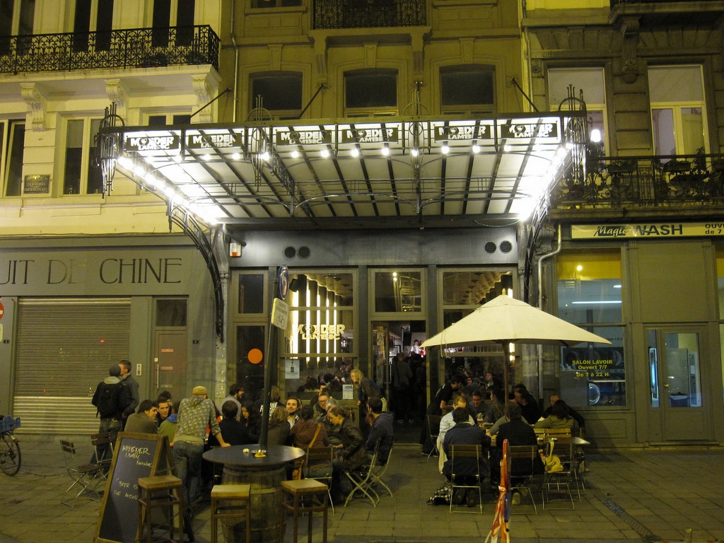 Lucky for the Belgian beer lover, Moeder Lambic now also has a bar in the center of Brussels on the Place Fountains | © Bernt Rostad/Flickr