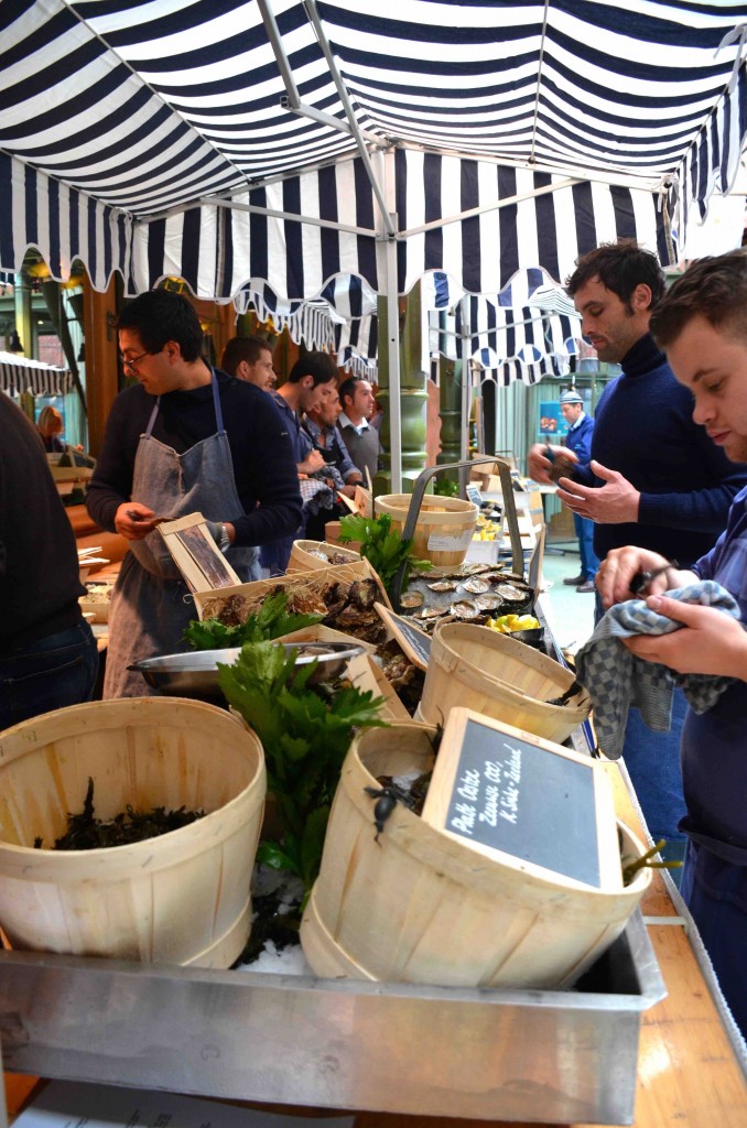 Brasserie Pakhuis has become known for organizing 'Oyster Sunday', one the country's finest oyster markets that rings in the season in Ghent | © Brasserie Pakhuis