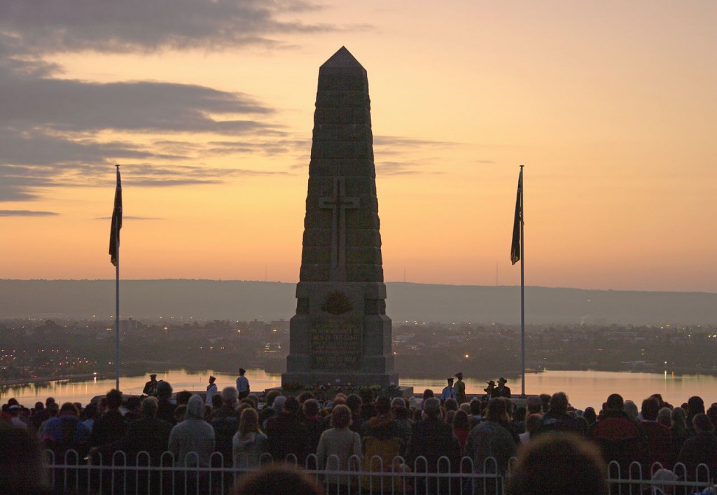 ANZAC day Dawn Service, State war memorial, Kings Park | © Gnangarra / WikiCommons