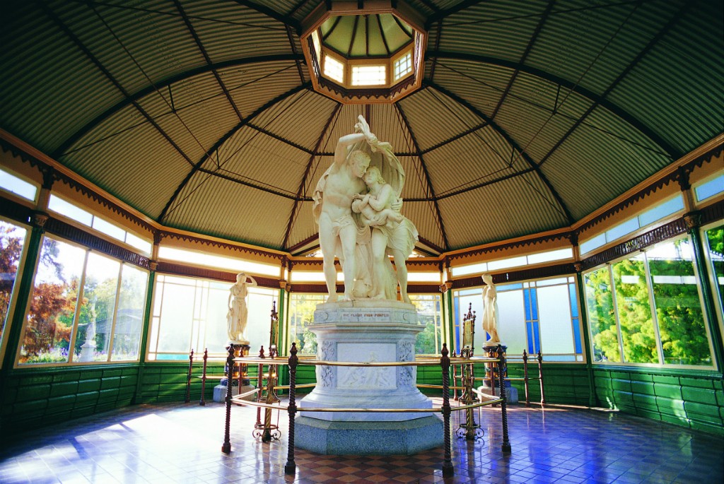 Statuary Pavilion - Ballarat Botanical Gardens | Courtesy of Visions of Victoria