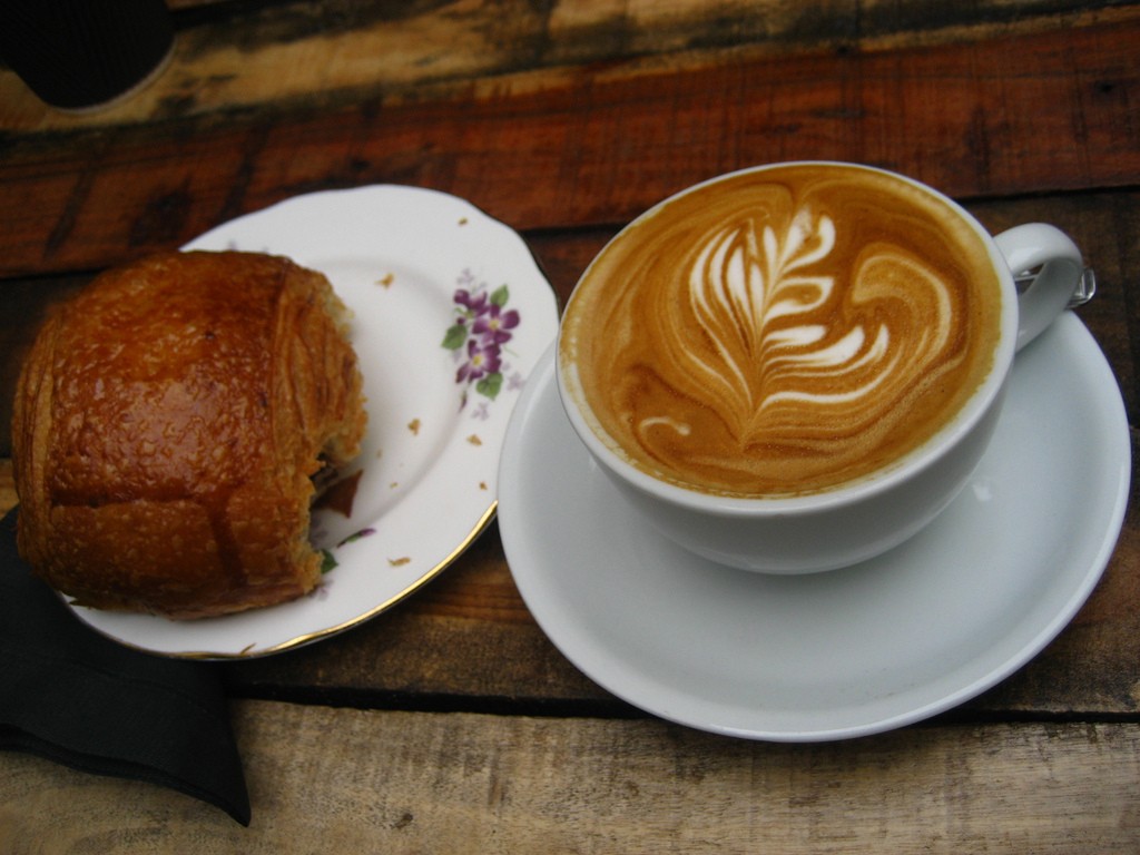 Coffee and croissant © Jeremy Keith/Flickr