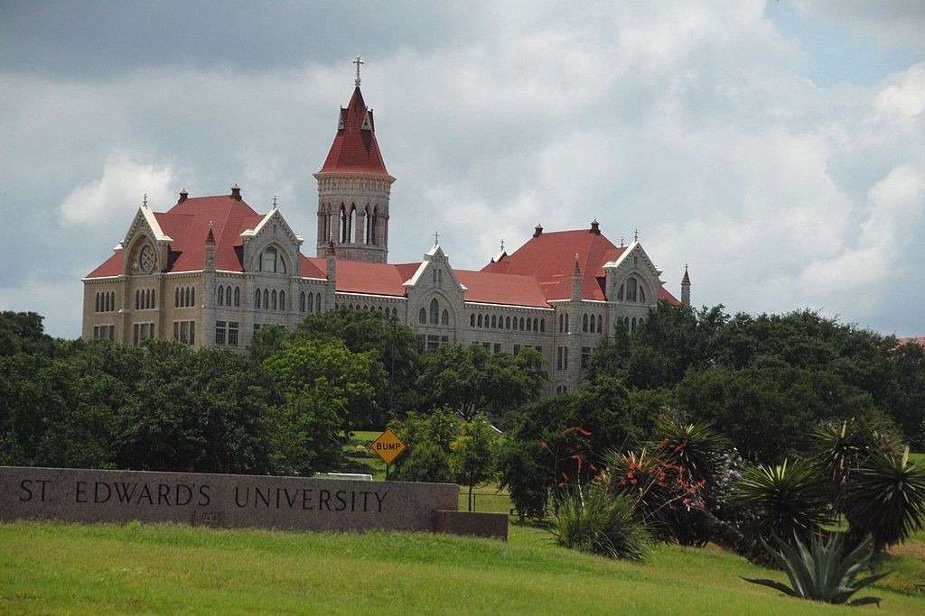 St. Edwards University © Jeff Fearing, SEHS '67/WikiCommons