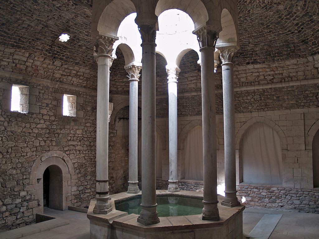 Arabic Baths Girona, Spain | ©Emvallmitjana / Wikimedia Commons 