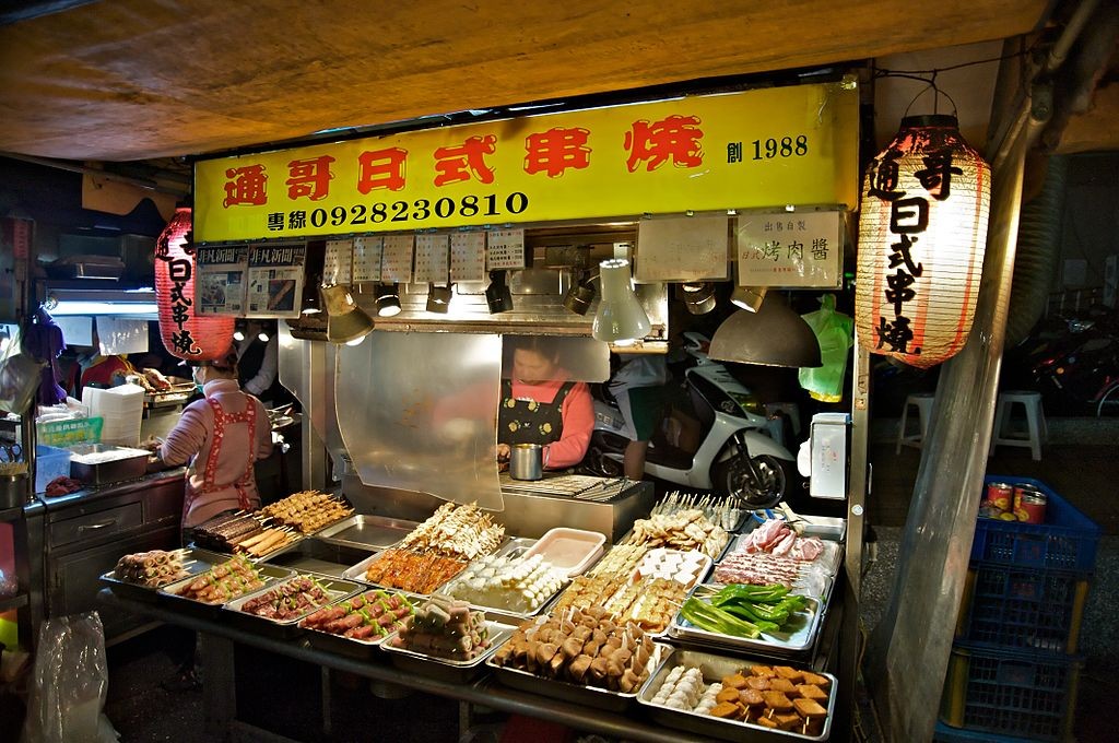 Enjoy the culinary delights of one of Taipei's many Food Stands | © Fred Hsu / Wikimedia