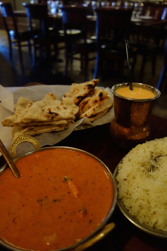 Best butter chicken and garlic naan|© kennejima / Flikr