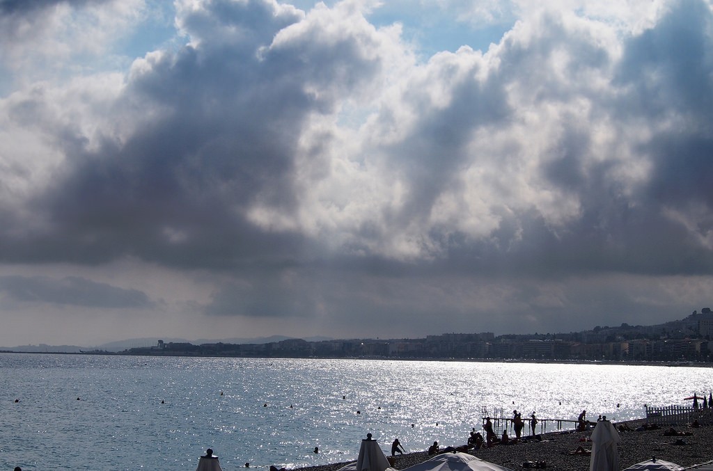 On a clear day, you can see along the entire length of the Promenade des Anglais | © Mike Fleming/flickr