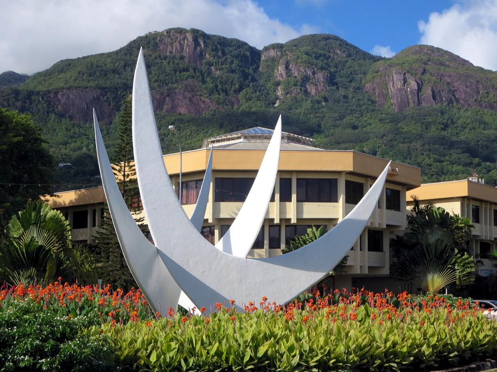The Bicentennial Monument, representing the roots of Seychellois culture | ©David Stanley / Flickr
