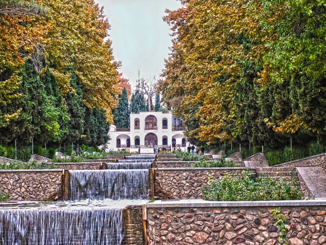 The inviting water features of Shazdeh Garden | © Farid Atar