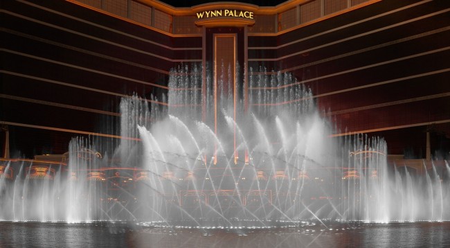 Amazing Fountain Show | Courtesy of Wynn Resorts