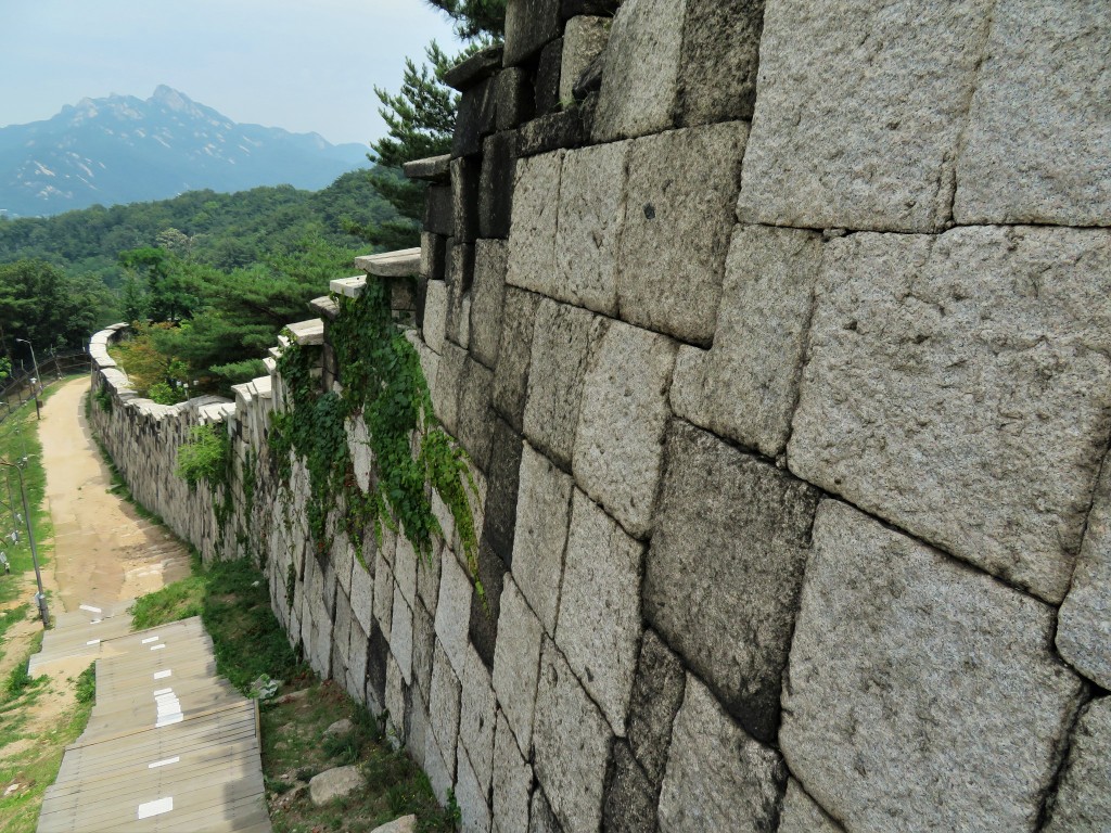Hanyang Doseong, the Seoul City Wall © Kyle Magnuson / Flickr
