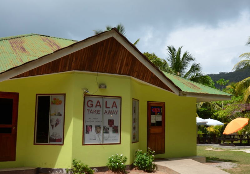 Gala Takeaway on La Digue | ©Maxine Rickard