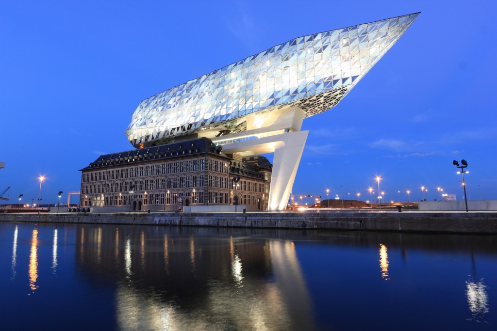 Antwerp's 'Havenhuis', or Port Authority Headquarters | pulic domain / Pixabay