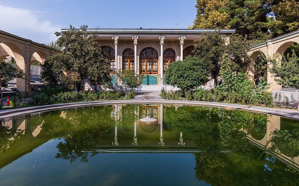 The Qajar era Masoudieh Palace | © Diego Delso / Wikimedia Commons 