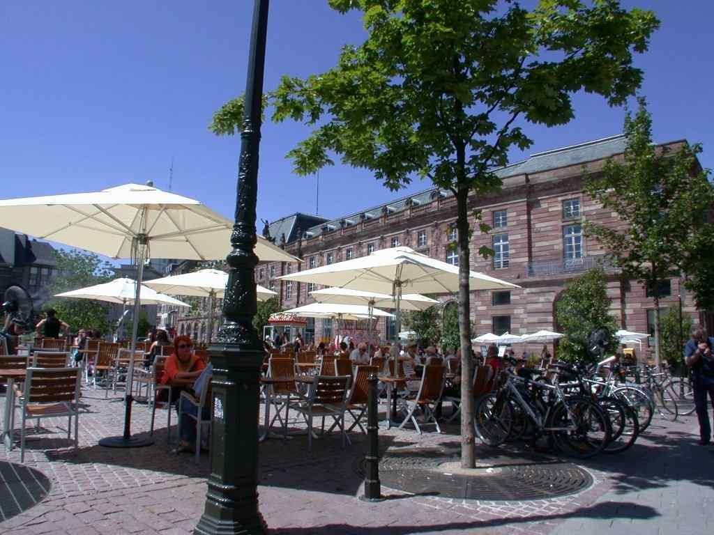 The terrace of Brasserie Kohler-Rhem on Place Kléber ©OT Strasbourg