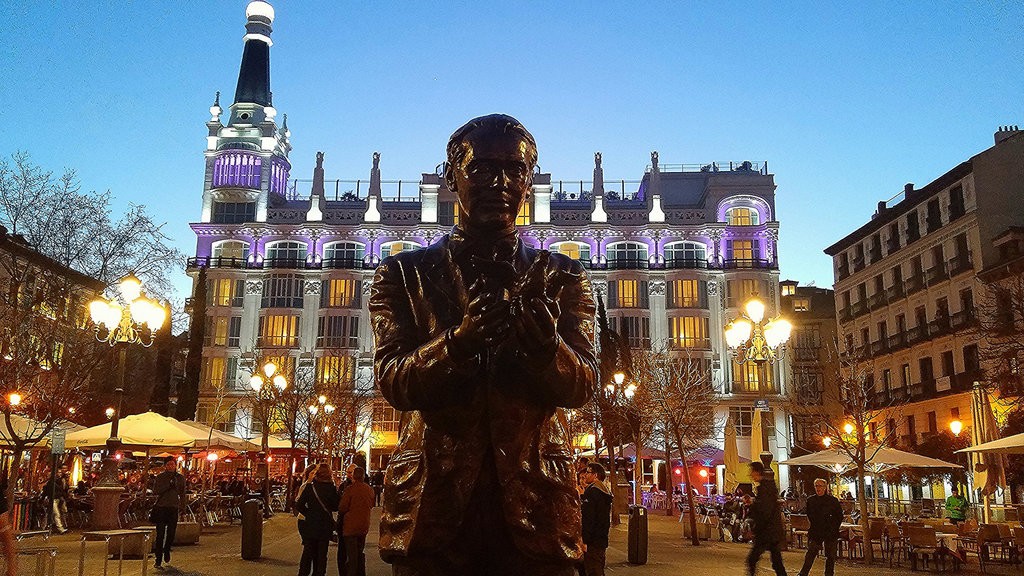 Statue of Federico Garcia Lorca in Plaza Santa Ana, Madrid; Javi, flickr