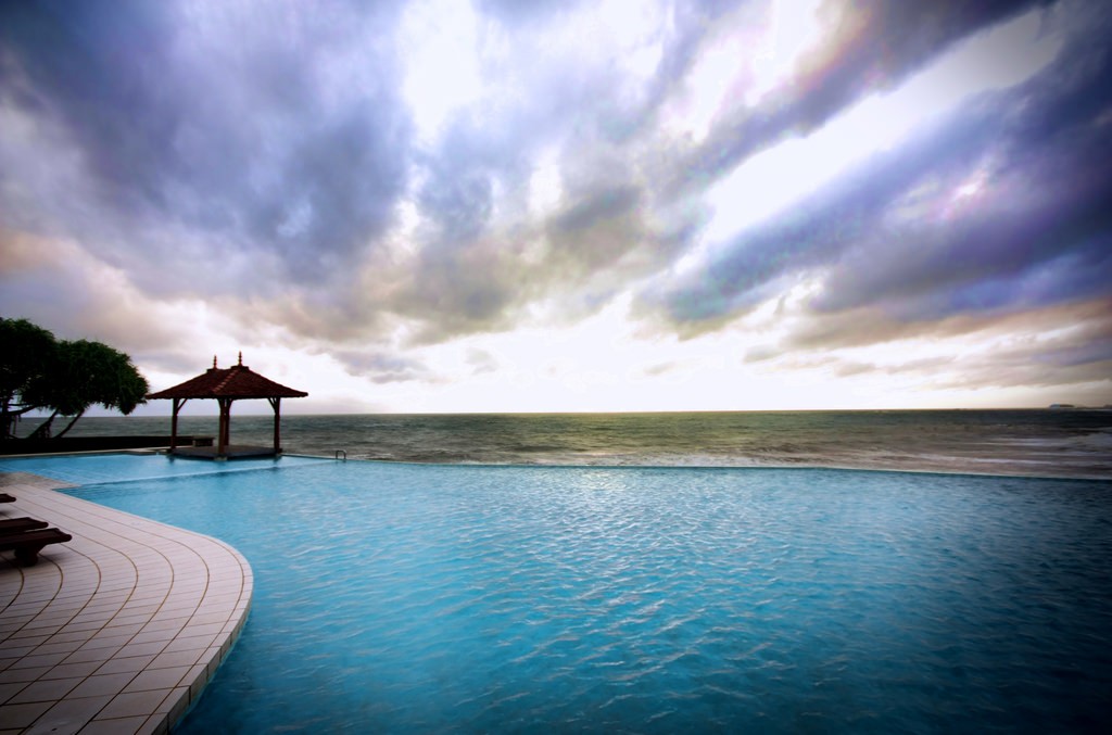 Infinity Pool overlooking the Indian Ocean at Saman Villas | ©Paul White - Flickr