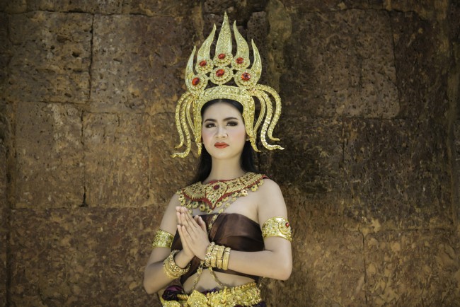 Apsara dancers wear intricate costumes | © Uthai Joomthong/ Shutterstock