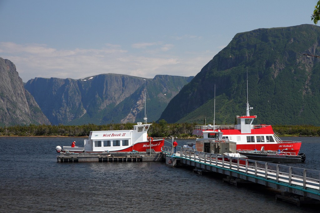 Ready to cruise Western Brook Pond | © Theo / Flickr