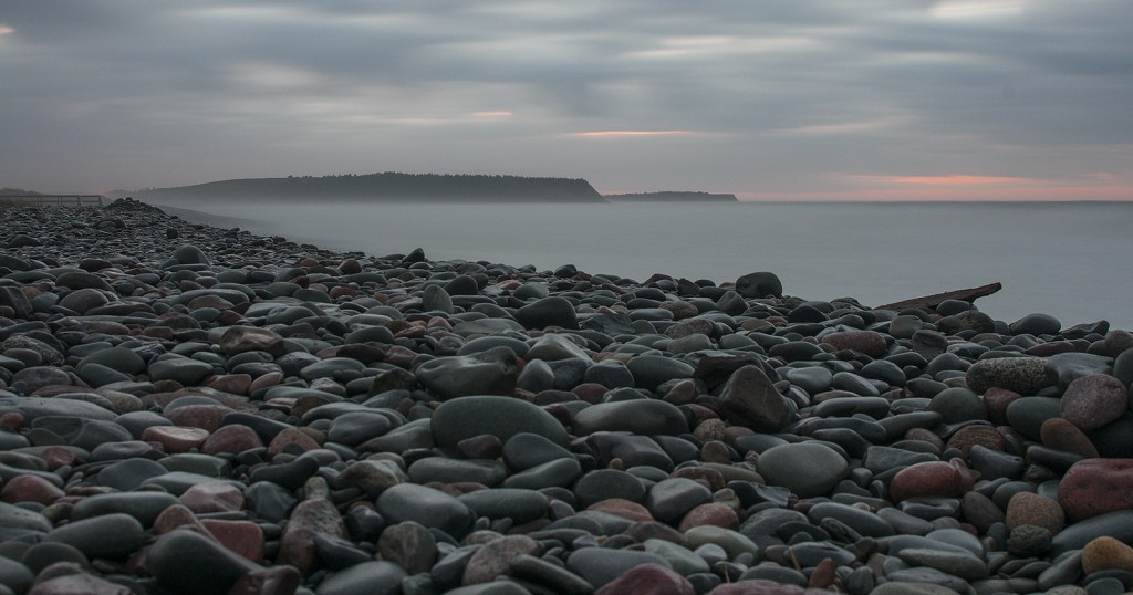 Surf and pebbles | © Rodger Evans / Flickr