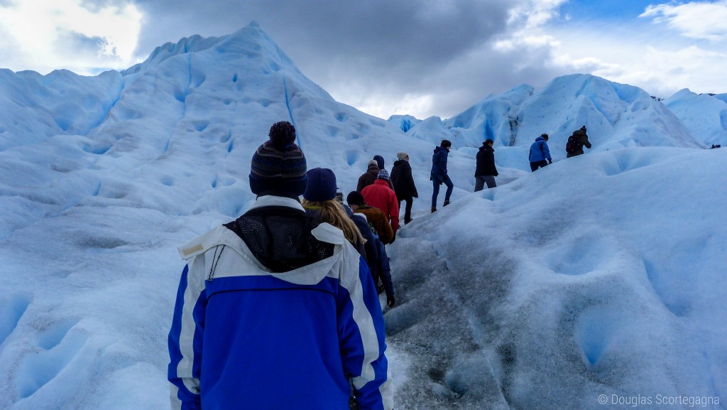 Hiking the glacier |© Douglas Scortegagna/Flickr