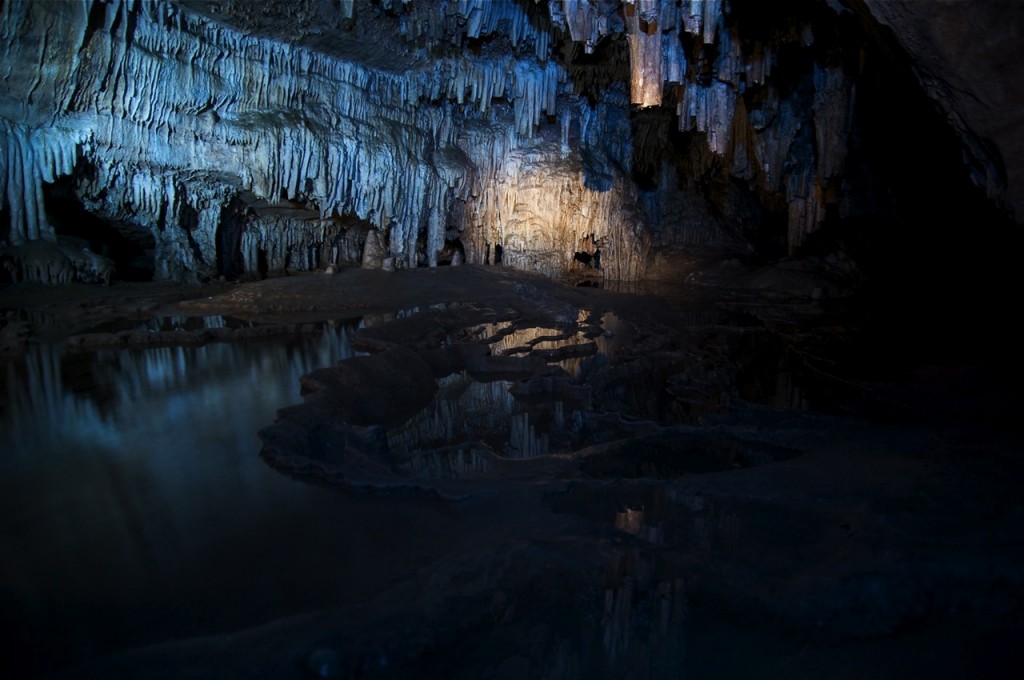 Inside the cave | © Rocco Lucia/Flickr