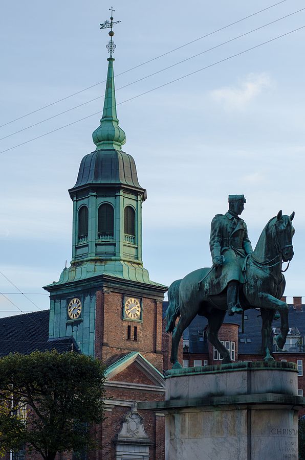 Christian X Statue | © Cat / Wikimedia Commons