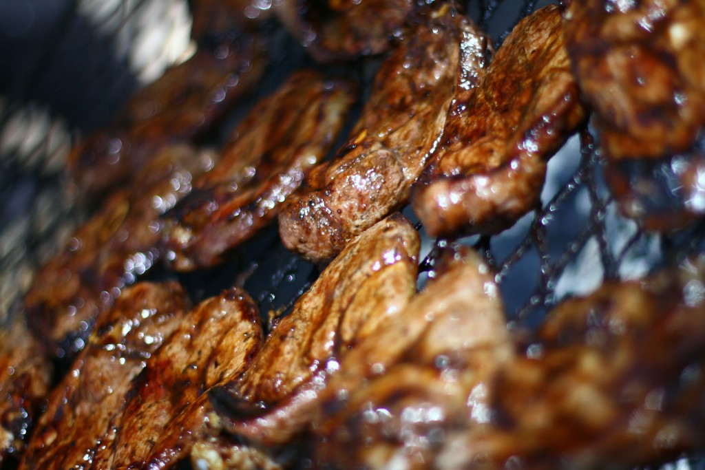 Braai meat on the grill © Warren Rohner/Flickr