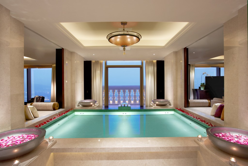 In-room relaxation pool | courtesy of Banyan Tree Macau