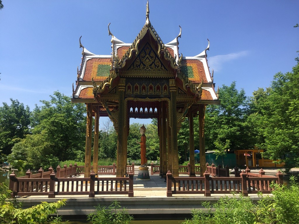 Pavilion in West Park © Roanna Mottershead